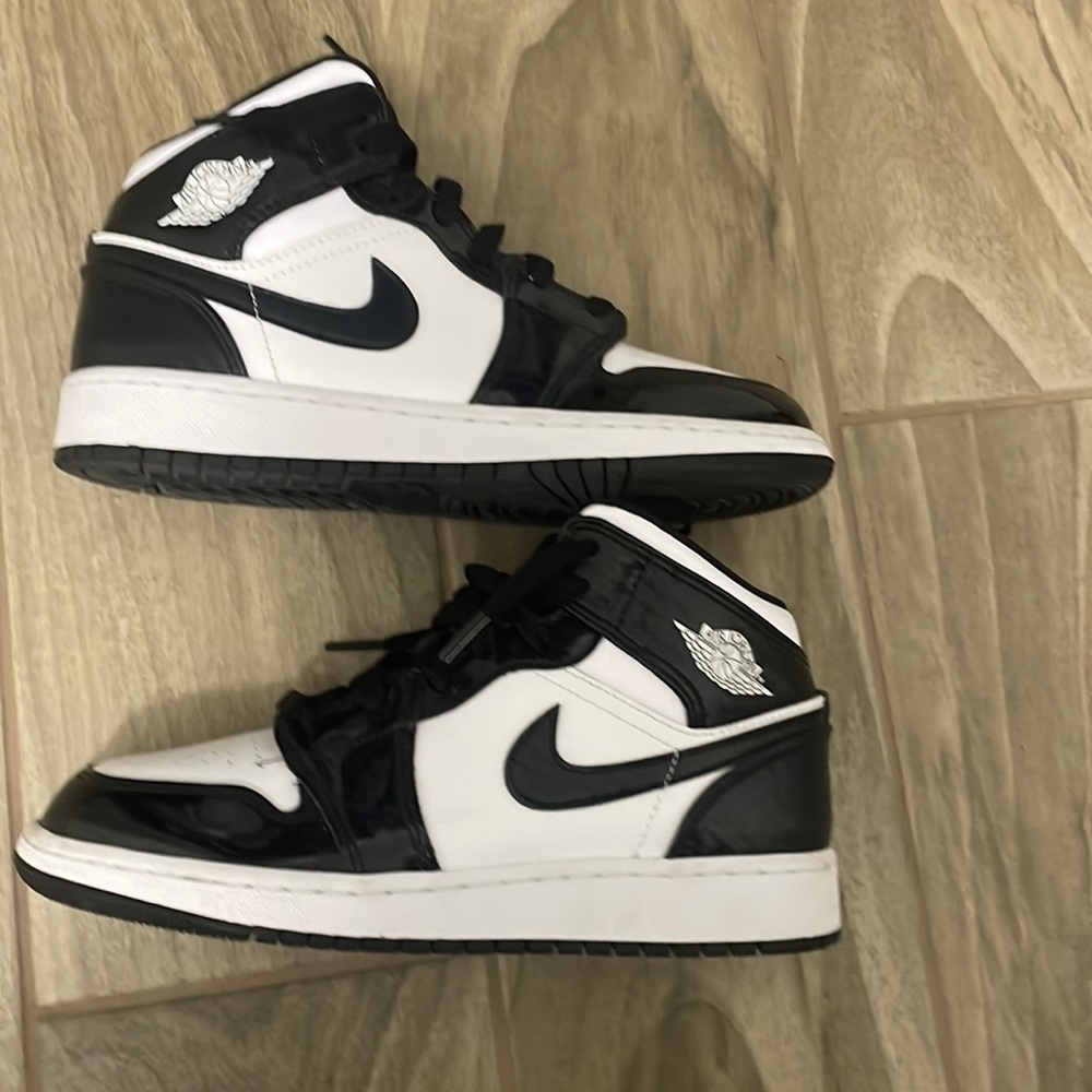 Air jordan 1, never worn, they are in great shape and quality